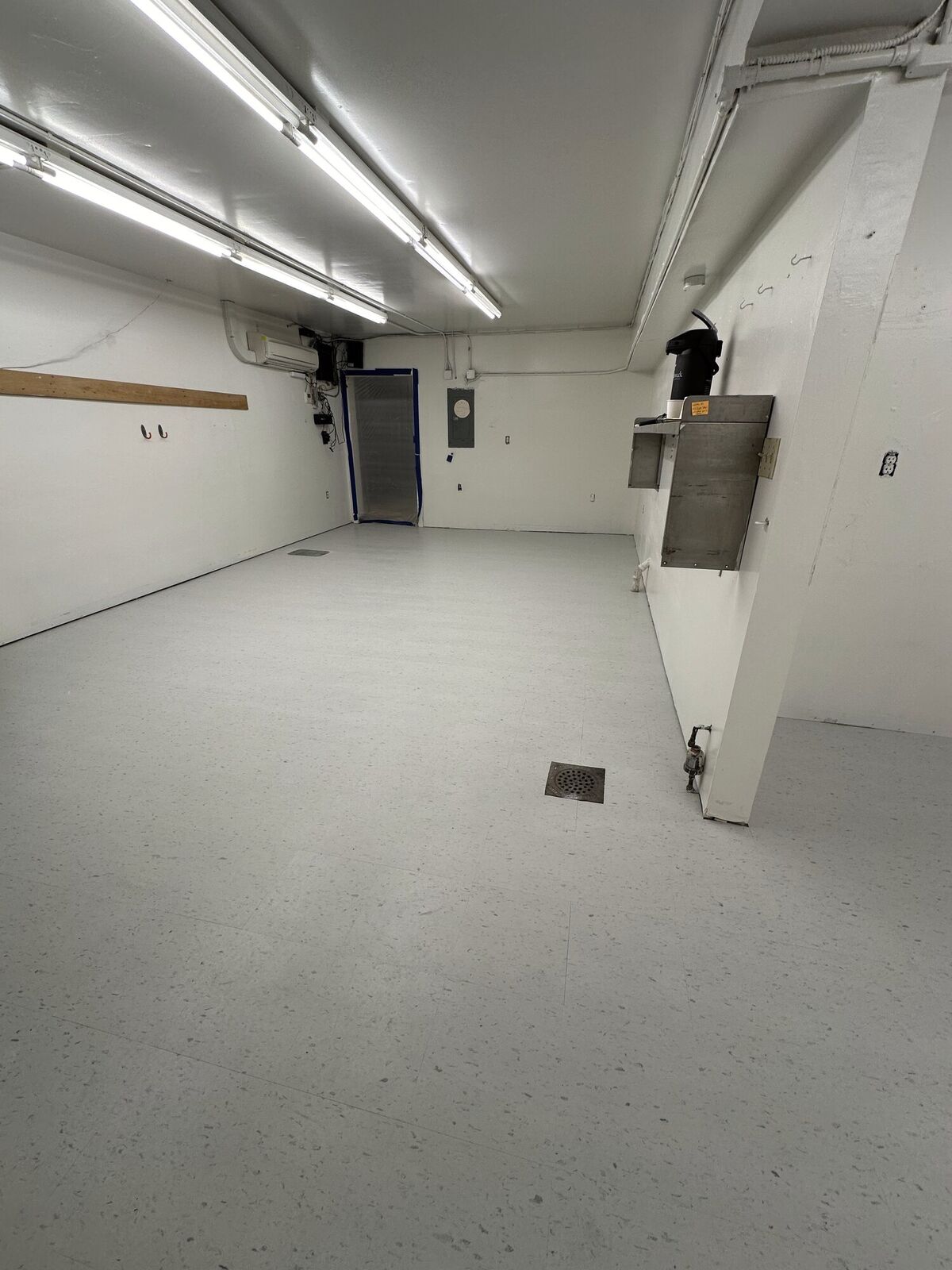 Commercial vinyl flooring — bakery, Castle Rock, WA